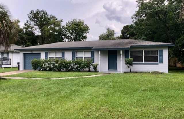 Beautifully renovated 3 bed / 1 bath home! Ready for Move in September! Large back yard! Home on septic & well!!! photos photos