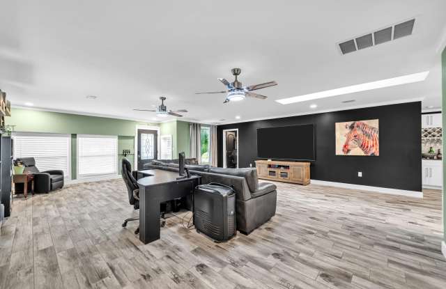 6 NE Bay Court Gallery 3