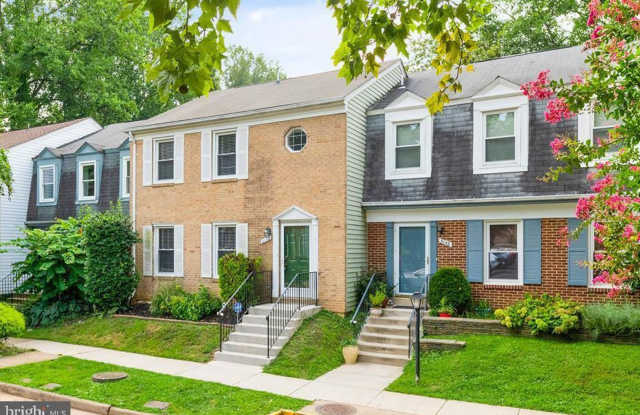 Welcome to 3148 Bayswater Court, a spacious 3-bedroom, 3.5-bath townhome tucked away in the desirable Villa D’Este Village community of Fairfax. Gallery 1