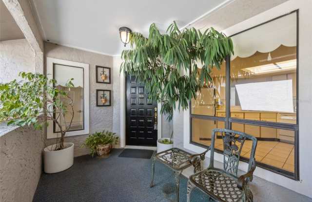 300 N SHADOWBAY BOULEVARD - 300 North Shadowbay Boulevard, Wekiwa Springs, FL 32779