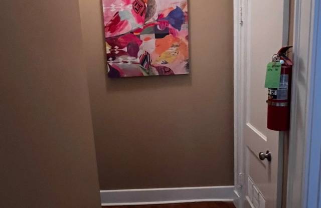 400 W Oak St Gallery 2