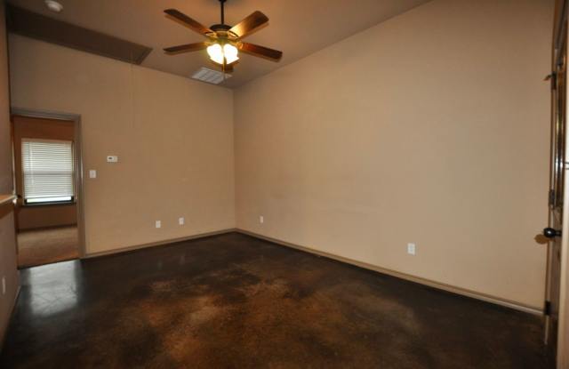 FOR LEASE - 1 BR – 1 BA Unit in Triplex in Stephenville. Covered Parking. Five blocks to Tarleton State University! Gallery 4