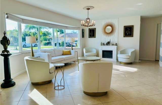 1495 Cranville Square Gallery 2