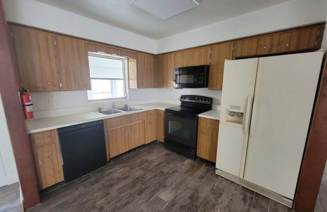 Southwest Winter Haven Two Bedroom Home With Bonus Room Gallery 4