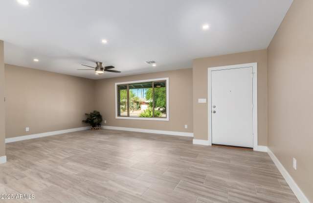 12218 N 36th Place Gallery 3