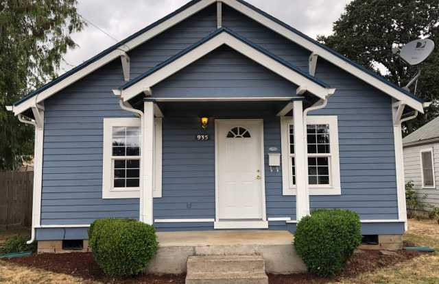 Comfortable 3-Bedroom Home with Huge Backyard in SW Dallas! photos photos