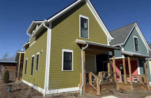 1304 E Short Street - 1304 East Short Street, Bloomington, IN 47401 1304 E Short Street - 1304 East Short Street, Bloomington, IN 47401