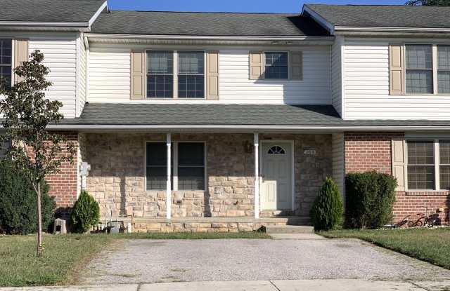 Make This Beautiful 3-Bedroom Townhouse Your New Home! photos photos