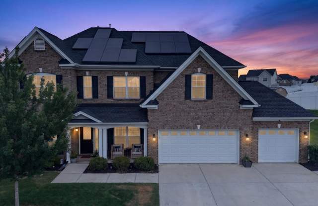 Stunning 5BR House in Whitsett Gallery 1
