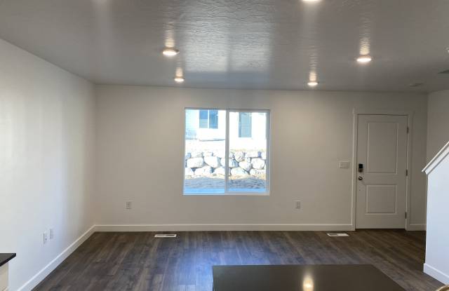 943 E Thunderbolt Ct Gallery 3