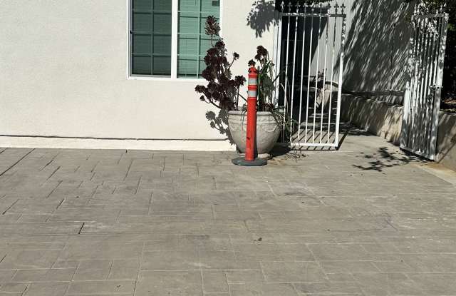 10403 Baird Avenue Gallery 4