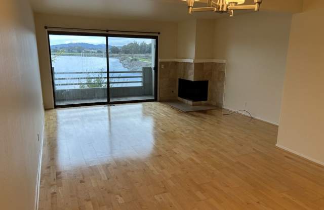 Lovely Well Maintained Bel Marin Keys Water Front Town Home Gallery 3