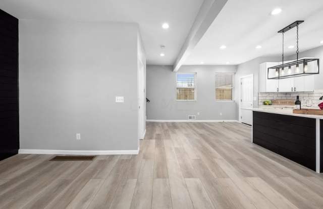 422 Wilson Avenue Gallery 2