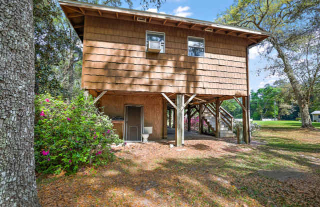 2 bed 1 bath on 6 acres Gallery 3