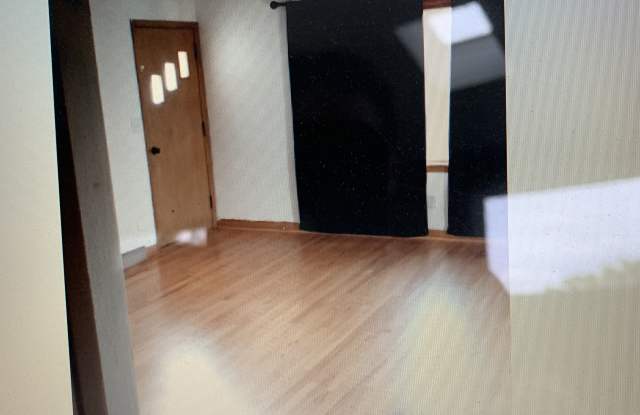 2216 East Locust Street Gallery 4