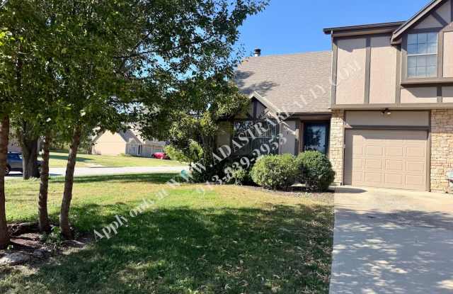 Affordable Duplex in Blue Valley School District-Available NOW!! Gallery 1