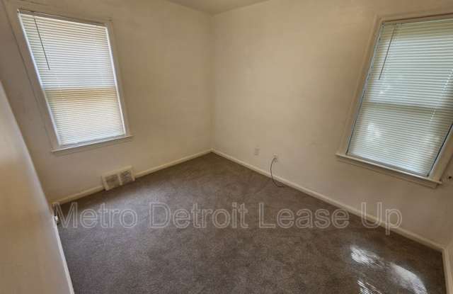 20025 Hubbell Avenue Gallery 4