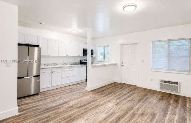 5549 NE Miami Ct Gallery 1