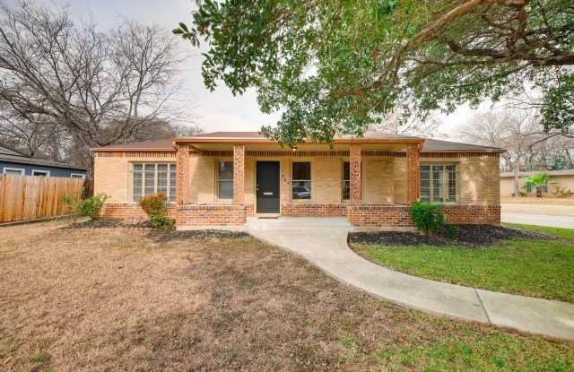 Lovely 4 BR / 3 Bath in Historic Monticello District (San Antonio, TX) - 405 Quentin Drive, San Antonio, TX 78201