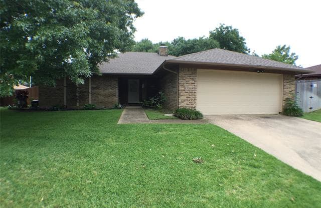 117 Amory Drive - 117 Amory Drive, Benbrook, TX 76126