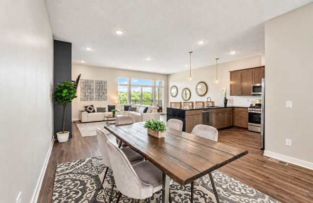 Luxury Living In Midtown - 3bed 2.5bath Townhome Gallery 3