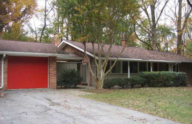 8 CARDEROCK Court Gallery 1