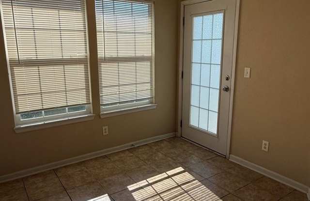 Spacious 3-Bedroom Duplex in Junction City's North Park Area! Gallery 4