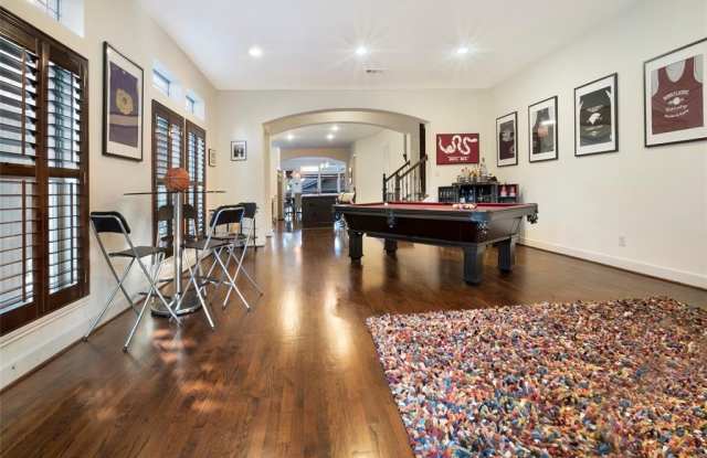 2406 Knight Street Gallery 4