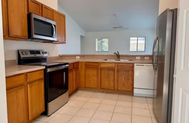 PRIVATE POOL - 4 BEDROOM 2 BATH HOME Gallery 3