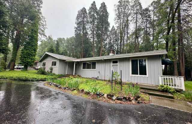 PENDING - Spacious 4 Bedroom House on Banner Lava Cap Rd photos photos