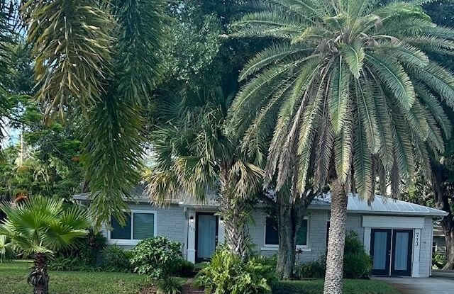 713 E Lincoln Avenue photos photos