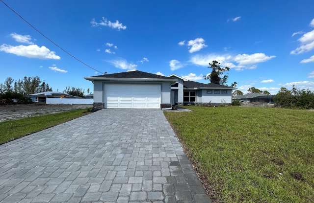 **COMING SOON** 4BED / 2BATH Available mid February! photos photos