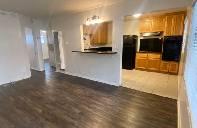4937 Coronado Ave! Spacious 2 Bed-1 Bath Unit in OB! Gallery 4
