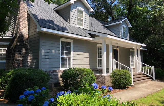Available 12/8. Beautiful 4BR/2.5BA Home Available Right off Park Circle! Gallery 1