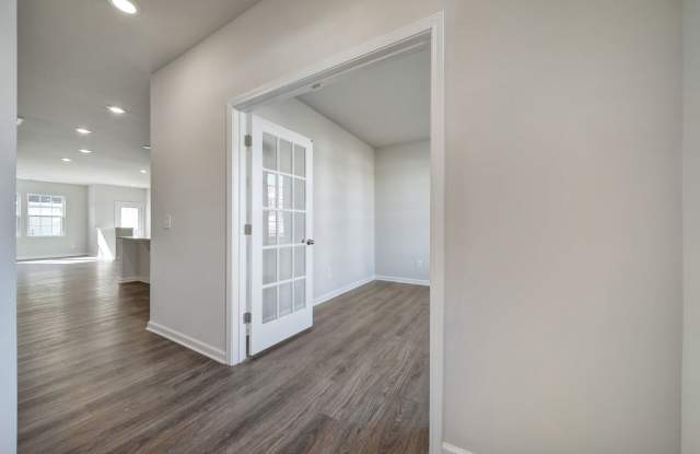 Lovely 3 Bed 2.5 Bath Townhome - 12833 Canton Side Avenue, Charlotte, NC 28273