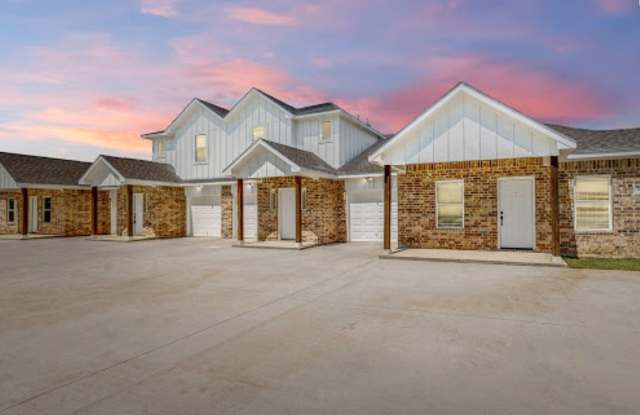 100 N Park Court Gallery 1