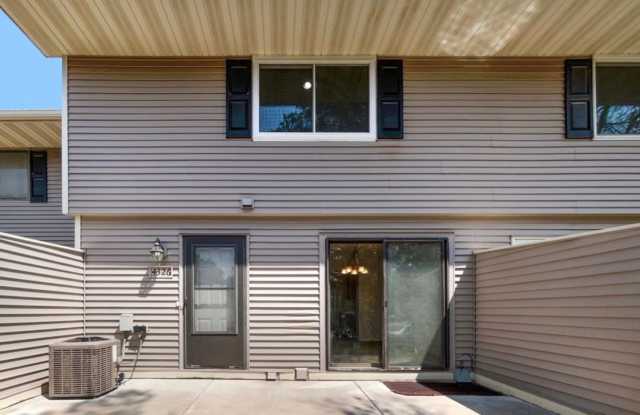 3 Bed Shoreview Townhome Gallery 3