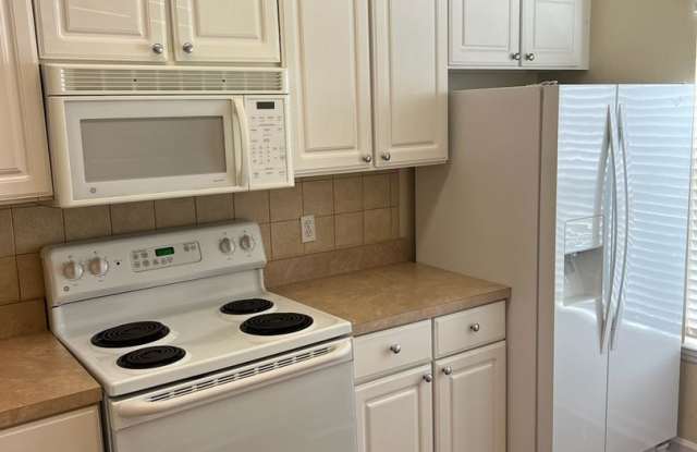 2 bedroom 2 1/2 bath in NW Magnolia Place Gallery 4