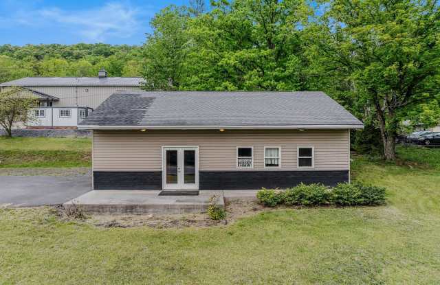 4782 VALLEY Road unit: 2 photos photos