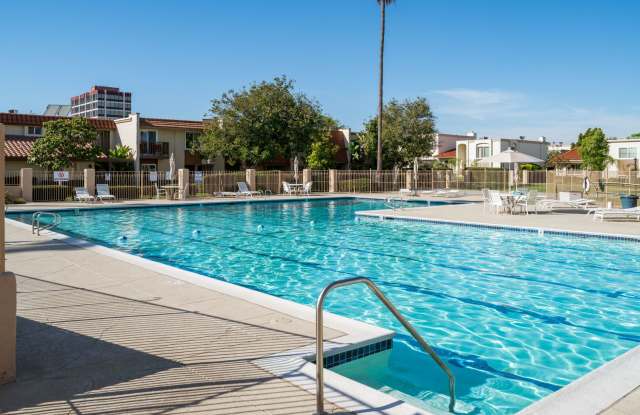 Pacific Bluffs_Beach Close-Excellent Amenities 3Bed 2 Bath Townhome & 2car garage Gallery 3