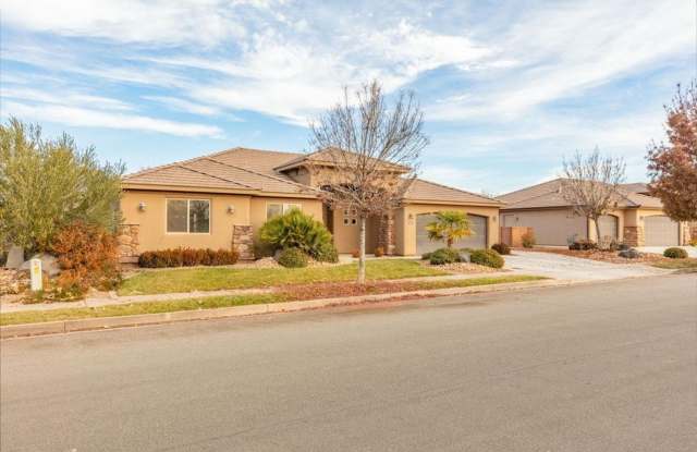 PET-FRIENDLY Home in Treasure Valley area! - 171 Gold Bullion Way, Washington, UT 84780