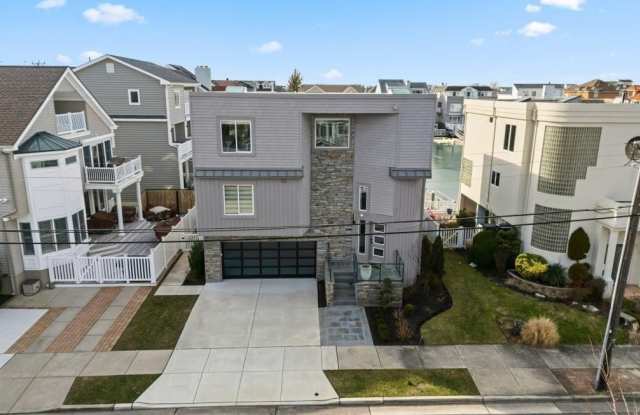 302 N Nassau Ave photos photos