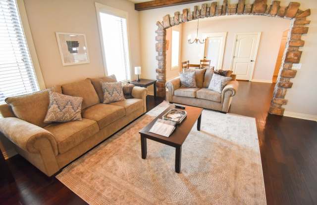 Stunning Fully Furnished Home in the Heart of Fayetteville! FIRST MONTH FREE! Gallery 4