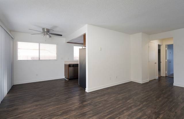 *2 WEEKS FREE!* Immaculate 2 Bed/1 Bath in Chula Vista w/ 2 Parking Spots! - 161 5th Avenue, Chula Vista, CA 91910