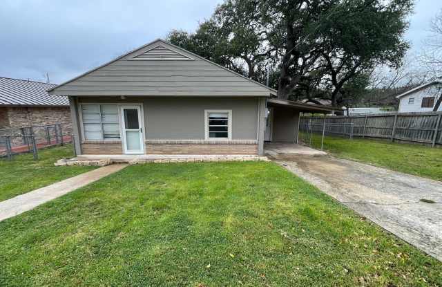 Cute 2/1 House in West Lampasas - 606 South Summer Street, Lampasas, TX 76550