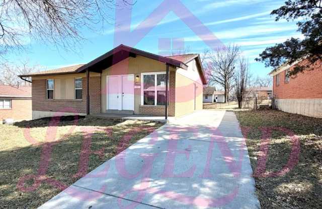 Spacious 4-Bedroom Home with Private Primary Suite  Hardwood Floors! photos photos