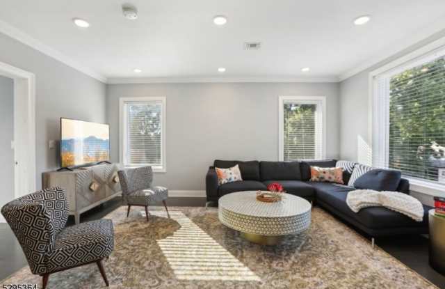 1010 Elm Ave - 1010 Elm Avenue, Ridgefield, NJ 07657