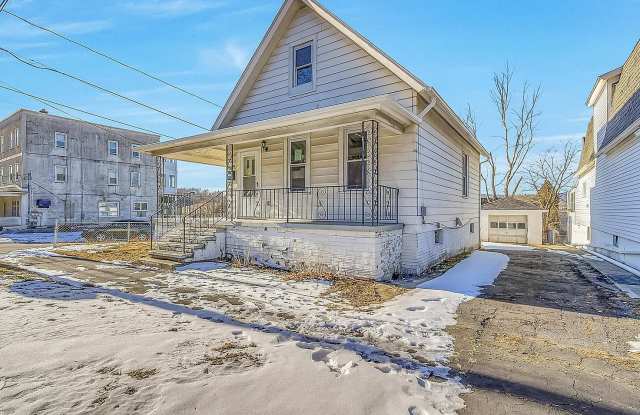 1030 Meadow Ave photos photos