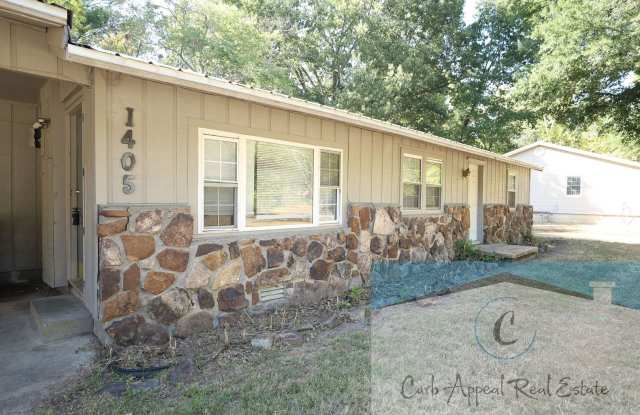Recently Renovated 3 Bed Home with Workshop & Fenced Yard Gallery 3