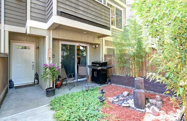 Immaculate Townhome with Private Patio! Gallery 3